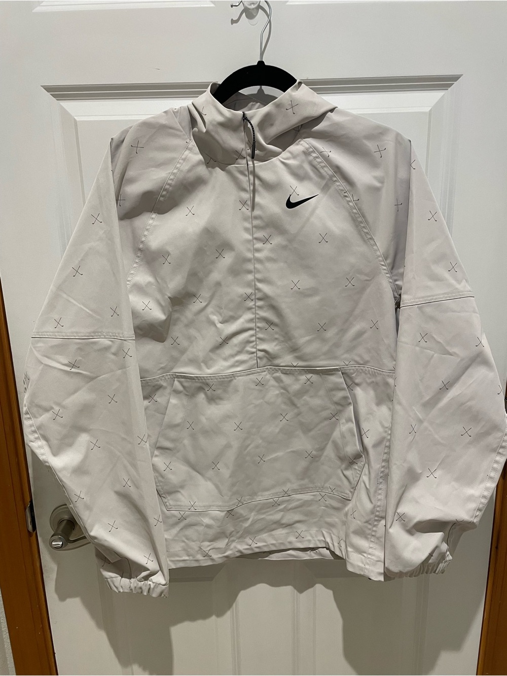 Nike Men’s White/Cream Pullover Windbreaker with Subtle Golf Club Print